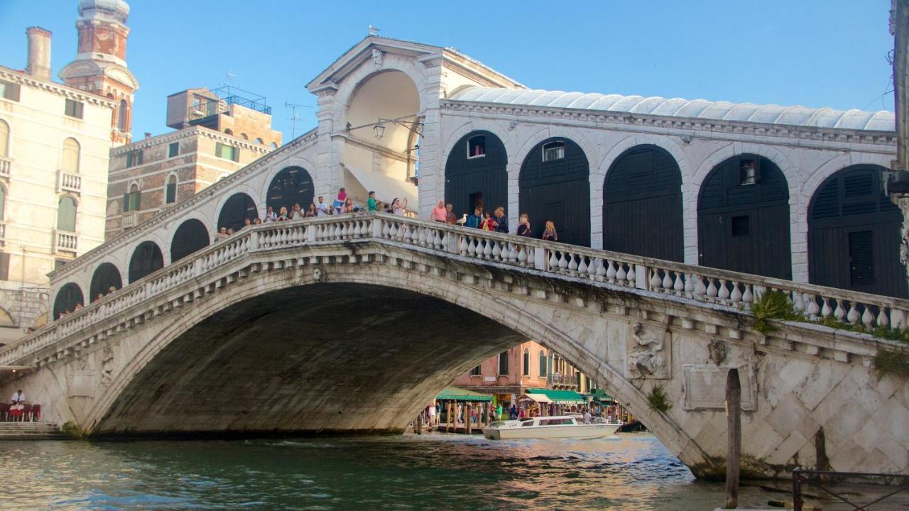 Raggio Di Sole Dietro Piazza San Marco Venedik Dış mekan fotoğraf