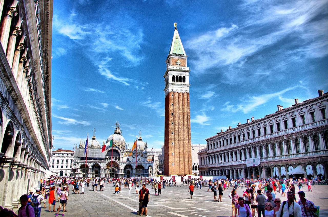 Raggio Di Sole Dietro Piazza San Marco Venedik Dış mekan fotoğraf